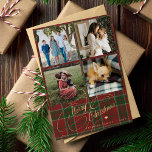 4 fotocollage Vrolijk kerstscript plaid Feestdagenkaart<br><div class="desc">Elegant stijlvol Merry kerstfaux gouden klassieke kalligrafiescript met vier vierkante familiefoto's roodgroene,  groene,  vlekkeloze feestkaart met aan beide zijden aangepaste tekst.</div>