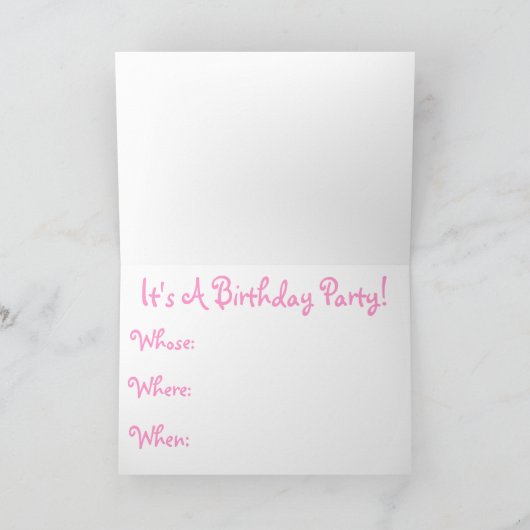 4 jaar de oude Uitnodiging van de Verjaardag (Binnen)