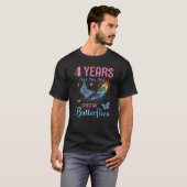 4 jaar en ze geeft me nog steeds Butterflies Lesbi T-shirt (Voorkant volledig)
