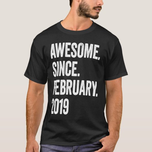 4 jaar oud Geweldige sinds februari 2019 vierde ge T-shirt (Voorkant)