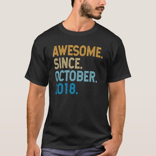 4 jaar oud Geweldige sinds oktober 2018 4e geboort T-shirt (Voorkant)