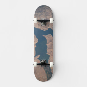 4 juli 2019 - Isabella-meer in Californië. Persoonlijk Skateboard