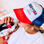 4 juli Amerikaanse Onafhankelijkheidsdag Trucker Pet<br><div class="desc">Ontsteek de pret op uw Memorial Day met ons patriottische en feestelijke American Flag hart Pet. Dit is ontworpen om de perfecte toon voor een dag van rood wit en blauwe kleuren geïntegreerd met de Amerikaanse vlag hart. Je kunt het op een feestje of tijdens vuurwerk met vrienden draag, en...</div>