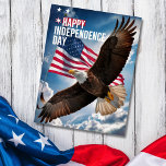4 juli Gelukkige onafhankelijkheidsdag Groet Feestdagenkaart<br><div class="desc">4 juli Happy Independence Day Groet Briefkaart. Een majestueuze zeearend met op de achtergrond de Amerikaanse vlag symboliseert vrijheid en kracht. De groeten aan de achterkant,  zoals gewenst.</div>