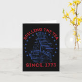 4 juli Het morsen van de thee sinds 1773 Funny Ret Kaart (Gele Bloem)