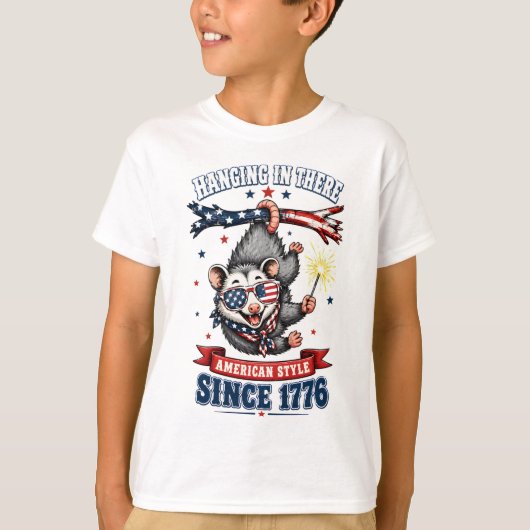 ​4 juli opossum houdt vol T-shirt (Voorkant)