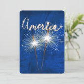 4 juli Party Sparkler op Blue Invitation Kaart (Staand voorkant)