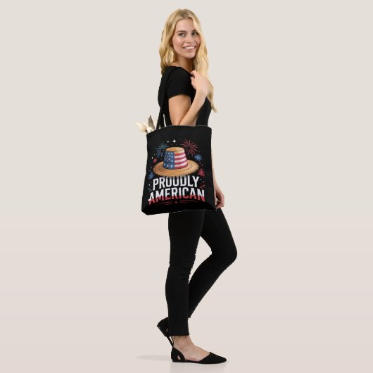 4 juli Patriottisch - Trots Amerikaans Tote Bag (Op model)