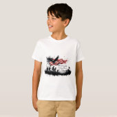 4 juli Patriottische kunst met vlag en soldaten T-shirt (Voorkant volledig)