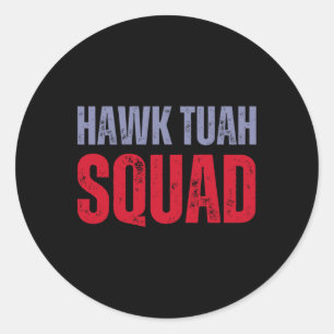 4 juli Patriottische USA Hawk Tuah spuugt op die T Ronde Sticker