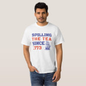 4 juli Spilling van de thee sinds 1773 T-shirt (Voorkant volledig)