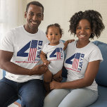 4 juli Tekstontwerp Rood Wit en Blauw T-shirt<br><div class="desc">Gelukkig 4 juli modern tekstontwerp in een rood,  wit en blauw patriottisch ontwerp.</div>