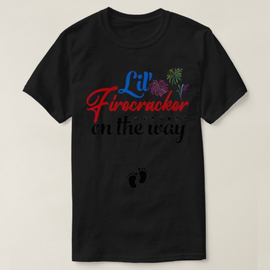 4 juli Zwangerschap Lil' Firecracker onderweg T-shirt (Design voorkant)