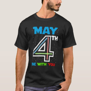 4 Mei Verjaardag Bij U Kinder Zonen Dochters T-shirt