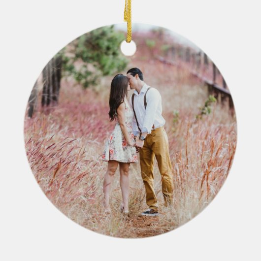 4 Photo First Xmas Engaged Rustic Faux Wood Round Keramisch Ornament (Achterkant)