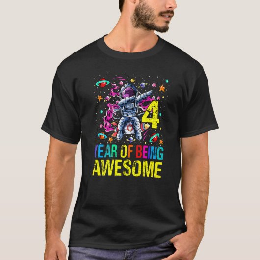 4 Verjaardag Jaar van Geweldige astronaut zijn T-shirt (Voorkant)