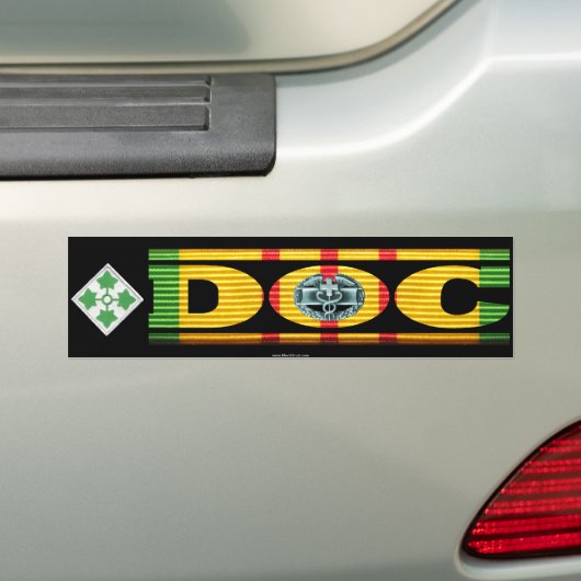 4e Inf. Div. DOC met CMB Sticker (Op auto)