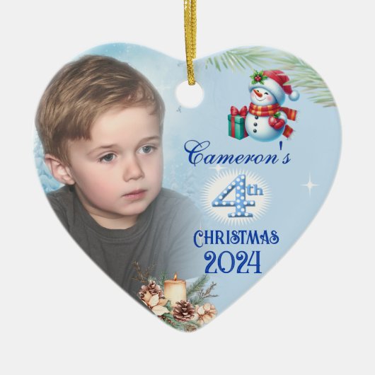 4e Kerstmis Gepersonaliseerde Boy's Photo Heart Gi Keramisch Ornament (Voorkant)