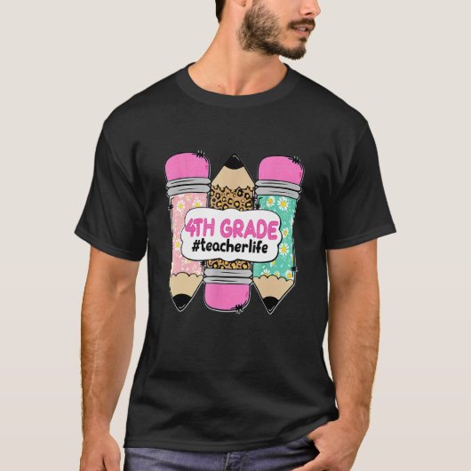 4e klas Leuke Leraar Leven Drie Potlood Kinder Ter T-shirt (Voorkant)