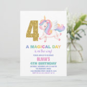 4e Rainbow Unicorn Verjaardag Uitnodigingen (Staand voorkant)