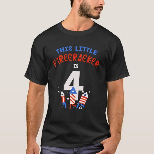 4e verjaardag deze kleine FIRECRACKER is 4 Vuurwer T-shirt (Voorkant)