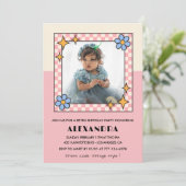 4e verjaardag uitnodiging Retro Groovy Pink Flower (Staand voorkant)