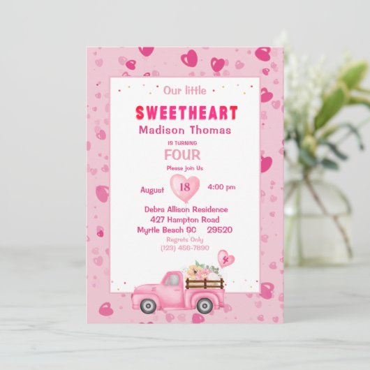 4e verjaardag van de uitnodiging van de roze vrach (Staand voorkant)