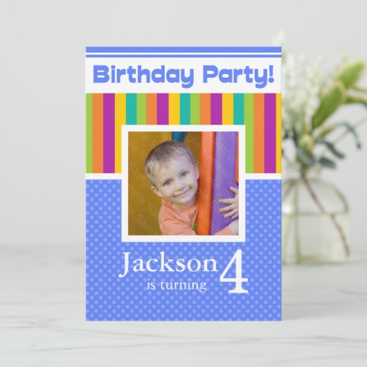 4e verjaardag van uitnodigingen van het feest Fun  (Staand voorkant)