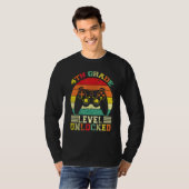 4th Grade Level Unlocked Video Gamer Back to Schoo T-shirt (Voorkant volledig)
