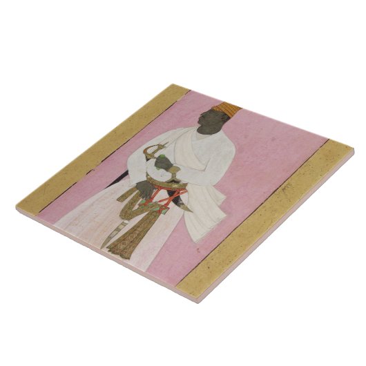 50.14/8 Portret van Malik Amber, in Deva ingeslote Tegeltje (Zijkant)