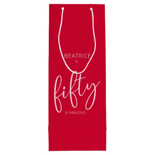 50 and Fabulous Birthday Modern Script Red Wijn Cadeautas (Achterkant)