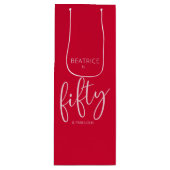 50 and Fabulous Birthday Modern Script Red Wijn Cadeautas (Voorkant)