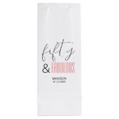 50 and Fabulous Custom 50th Birthday Modern Script Wijn Cadeautas (Achterkant)