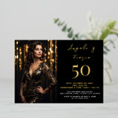 50 and Fabulous Photo Black Gold Folie Uitnodiging (Staand Voorkant)