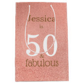 50 and Fabulous Roos Gold Simple 50th Birthday Medium Cadeauzakje (Voorkant)