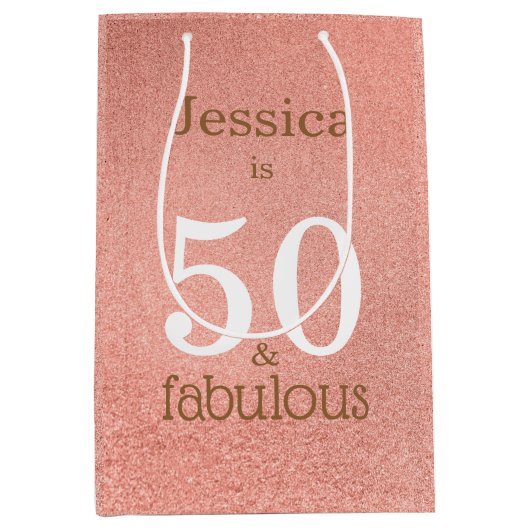 50 and Fabulous Roos Gold Simple 50th Birthday Medium Cadeauzakje (Voorkant)