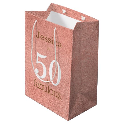 50 and Fabulous Roos Gold Simple 50th Birthday Medium Cadeauzakje (Achterkant Gekanteld)