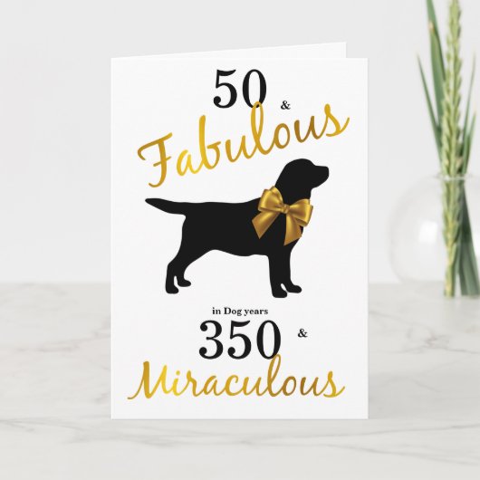 50 and Fabulous - Zwarte Labrador Verjaardag Grapp Kaart (Voorkant)