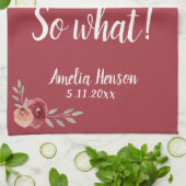 50 Dus wat Rode Waterverf Roos 50ste Verjaardag Theedoek (Gevouwen)