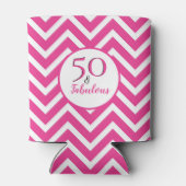 50 en Fabulous 50th Birthday Cerise Pink Chevron Blikjeskoeler (Achterkant)
