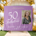 50 en Fabulous 50th Birthday Foto achtergrond Wandkleed<br><div class="desc">Elegante Paarse 50 en Fabulous 50th Verjaardag Foto Achtergrond Tapestry. 50 en fabelachtige tekst in trendy gouden schrift op een paarse achtergrond. Personaliseer het met je foto,  jouw naam en leeftijd,  en maak je eigen elegante verjaardagsfeestachtergrond voor het verjaardagsfeest van vrouwen.</div>