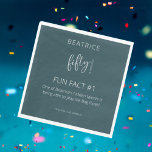 50 en Fabulous 50th Birthday Fun Fact Servet<br><div class="desc">Voeg een vleugje persoonlijke humor toe aan uw 50ste verjaardagsviering. Dit persoonlijke servet heeft een leuk weetje over de verjaardagspersoon samen met de datum,  die allemaal gemakkelijk kunnen worden aangepast. Voor de tekst wordt een klassiek lettertype gebruikt.</div>