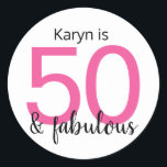 50 en Fabulous 50th Birthday Party Ronde Sticker<br><div class="desc">Een leuke,  kleurrijke 50ste verjaardagssticker die je kunt gebruiken om de feestenveloppen af te sluiten of om loterijen te versieren. Dit ontwerp is voorzien van de typografie "50 en fabelachtig",  die heet roze en zwart is.</div>