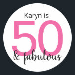50 en Fabulous 50th Birthday Party Ronde Sticker<br><div class="desc">Een leuke,  kleurrijke 50ste verjaardagssticker die je kunt gebruiken om de feestenveloppen af te sluiten of om loterijen te versieren. Dit ontwerp is voorzien van de typografie "50 en fabelachtig",  die heet roze en zwart is.</div>
