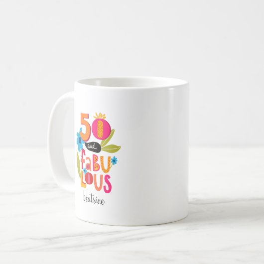 50 en Fabulous 50th Birthday Whimsical Lettering Koffiemok (Voorkant links)