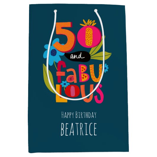 50 en Fabulous 50th Verjaardag Artsy Lettering Medium Cadeauzakje (Voorkant)