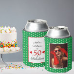 50 en Fabulous Birthday Foto 50th Party Green WH Blikjeskoeler<br><div class="desc">De foto van de douane op de rug en 50 en het fabelachtige bericht met naam op de voorzijde van deze koelbox. Viel met Melissa of wie het meisje of de man ook is. 50 is een mijlpaal. Fancy witte stippen met een groene achtergrond komen er bovenop. Het rode en...</div>