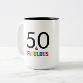 50 en Fabulous Birthday Tweekleurige Koffiemok (Voorkant links)