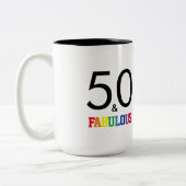 50 en Fabulous Birthday Tweekleurige Koffiemok (Links)