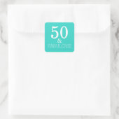 50 en Fabulous Birthday White Turquoise Blue Vierkante Sticker (Tas)